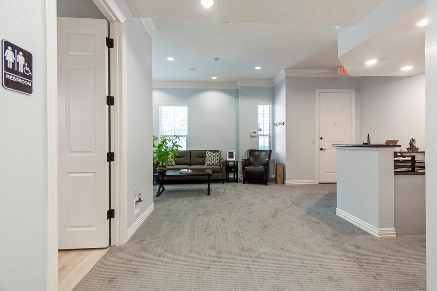 More Photos Of 7633 Bellaire Dr S, Fort Worth Medical For Sale