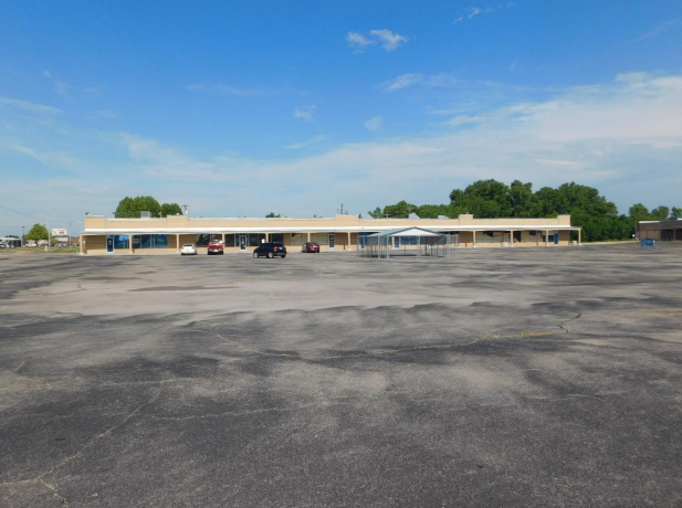 Primary Photo Of 1300 E Central Blvd, Anadarko Storefront For Sale