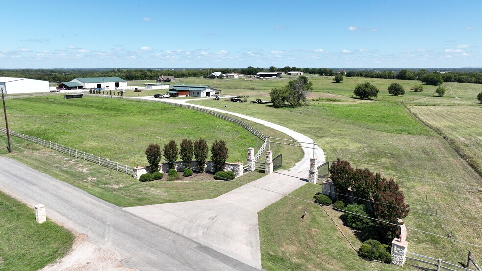 More Photos Of 1253 N Hill St, Van Alstyne Light Distribution For Sale