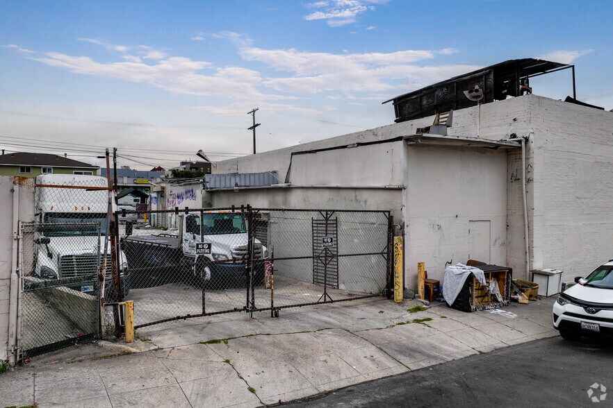 More Photos Of 2250 W Pico Blvd, Los Angeles Freestanding For Lease