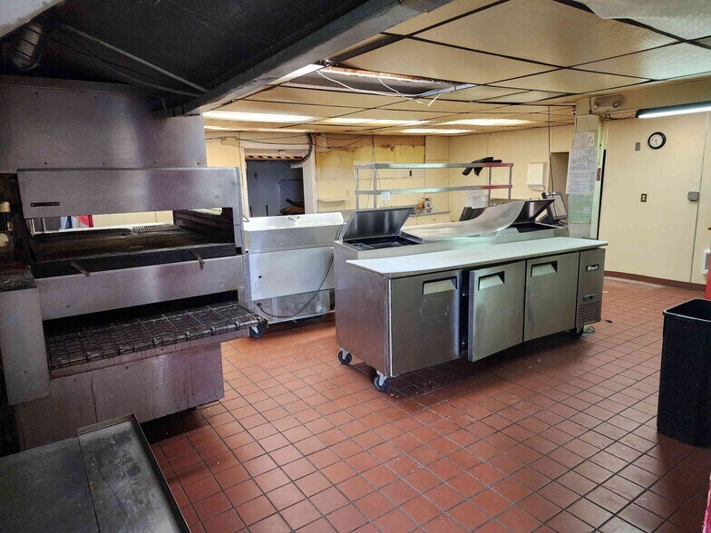 More Photos Of 114 E Main St, Saint Clairsville Restaurant For Lease