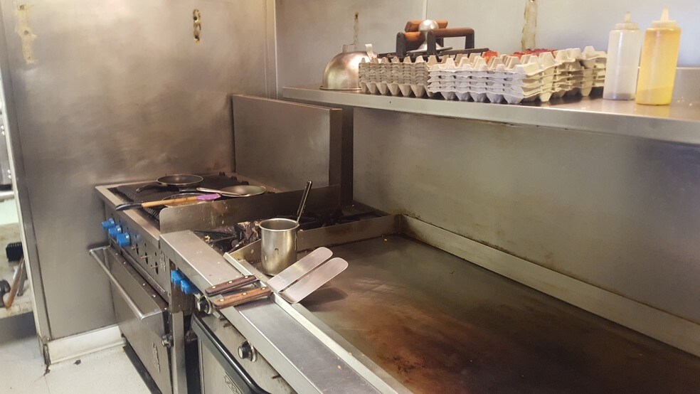 More Photos Of 900 W Nevada Hwy 372, Pahrump Bar For Sale