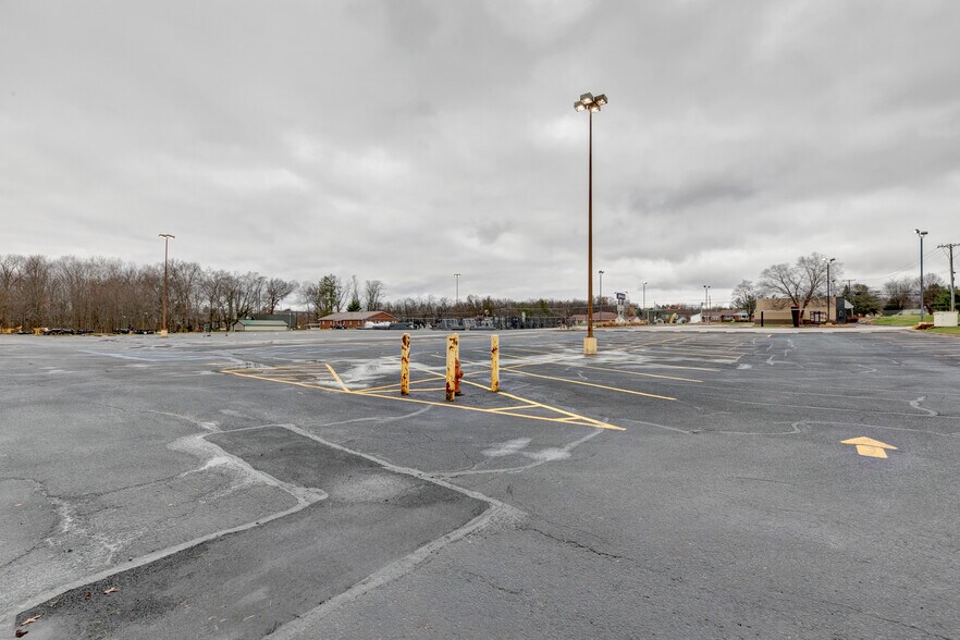 More Photos Of 2145 E State Road 54, Linton Freestanding For Sale