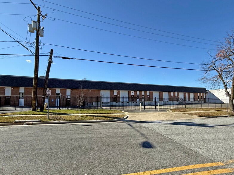 More Photos Of 7925-7929 Parston Dr, District Heights Warehouse For Lease