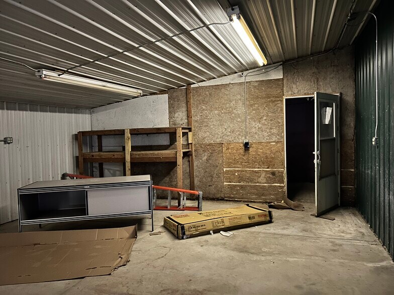 More Photos Of 3614-3616 Lake St, Kalamazoo Warehouse For Lease