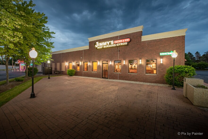 More Photos Of 551 S 8th St, West Dundee Restaurant For Sale