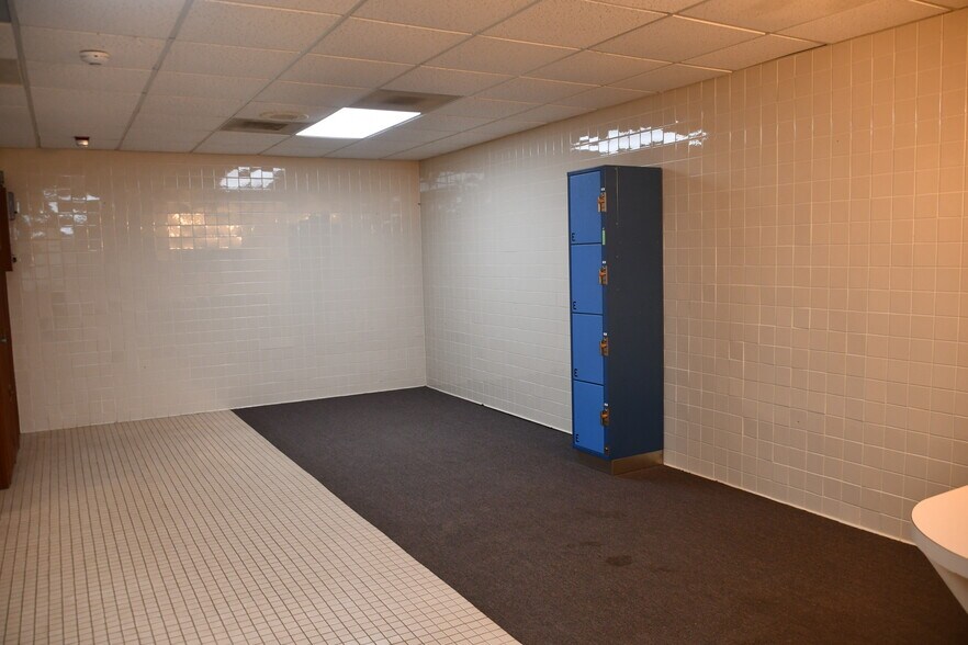 More Photos Of 9717 7th Dr, Lubbock Flex For Lease