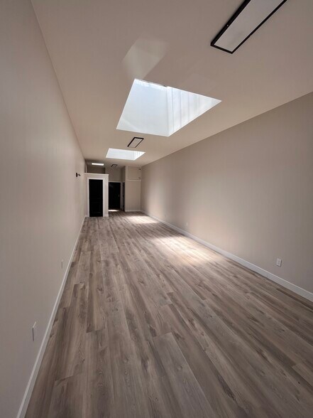 More Photos Of 10041 Commerce Ave, Tujunga Storefront For Sale