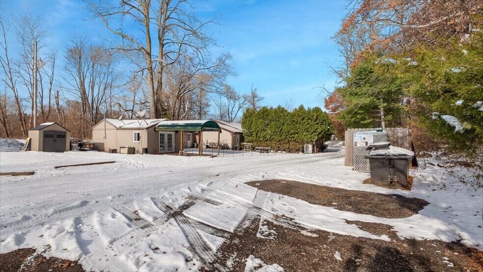 More Photos Of 12227-12229 Seymour Rd, Grass Lake Restaurant For Sale