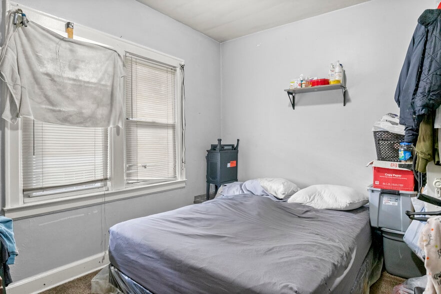 More Photos Of 1205 Garfield Ave, Lincoln Park Apartments For Sale