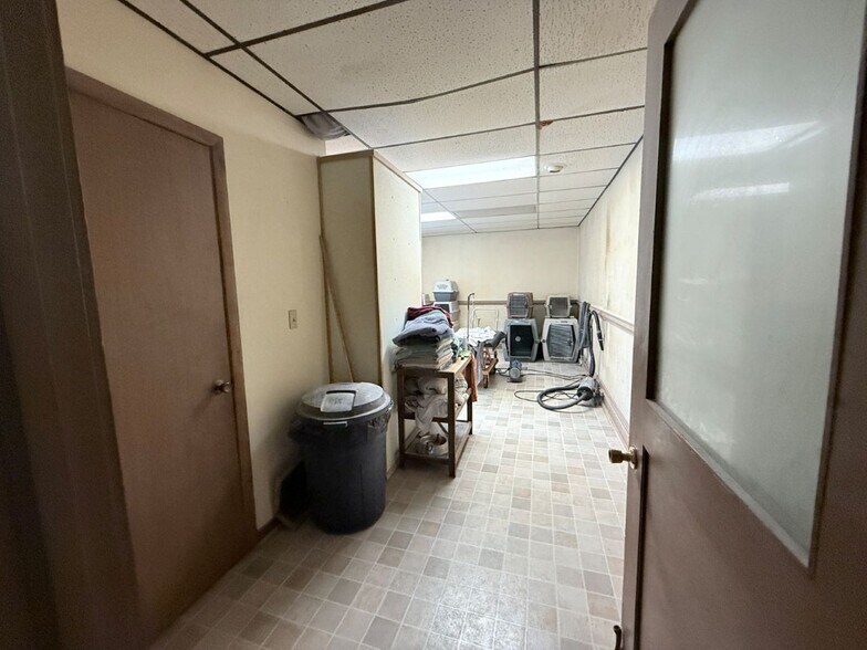 More Photos Of 125 N Main St, Marion Storefront Retail Residential For Sale