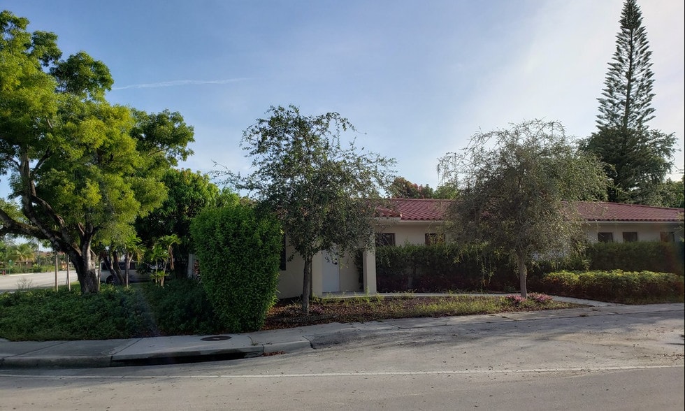 More Photos Of 211-213 NE 89th St, El Portal Medical For Lease