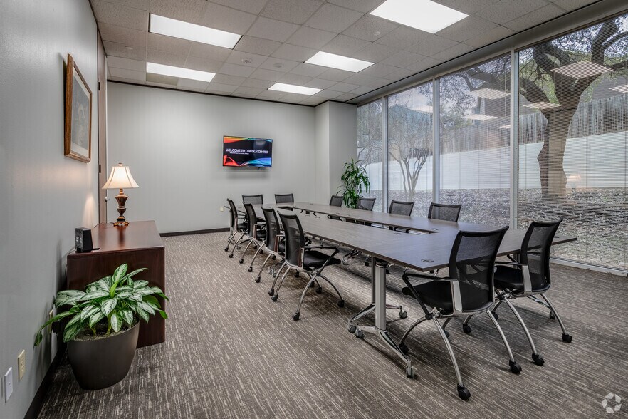 More Photos Of 7800 W IH-10, San Antonio Office For Lease