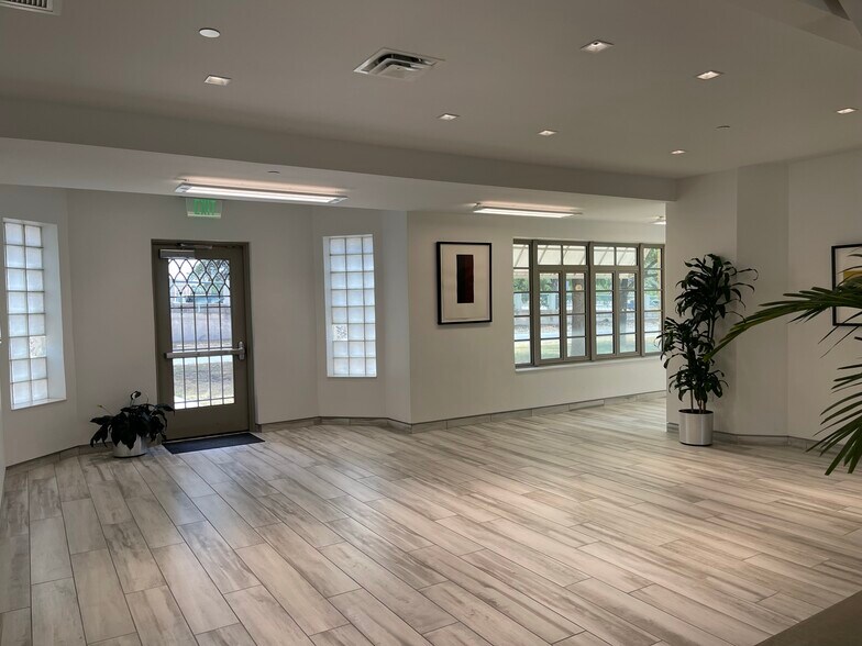 More Photos Of 2800 W Lancaster Ave, Fort Worth Office For Sale