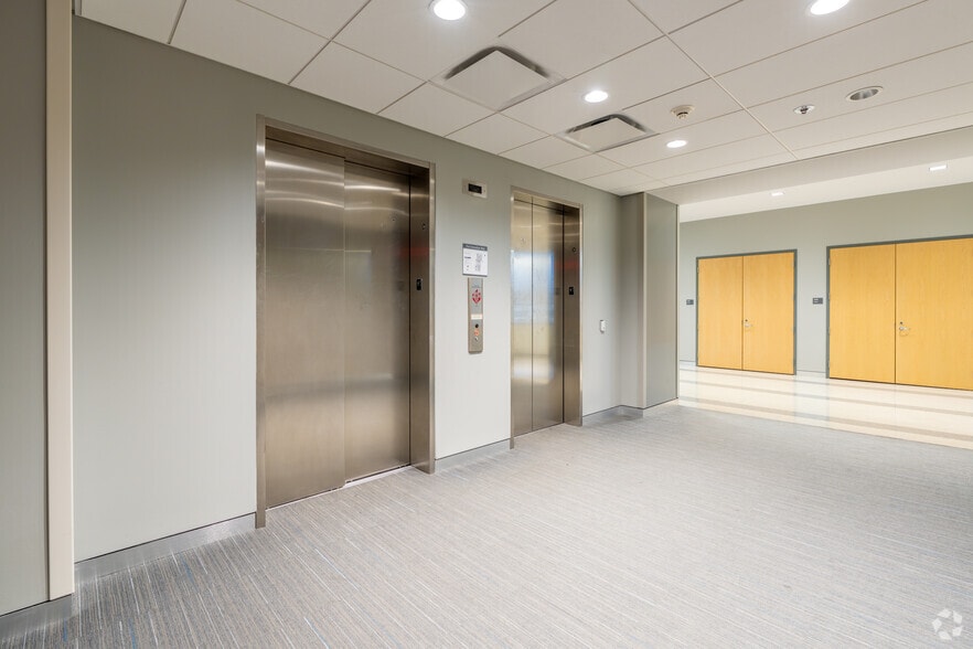 More Photos Of 4700 N Hanley Rd, Berkeley Office For Lease