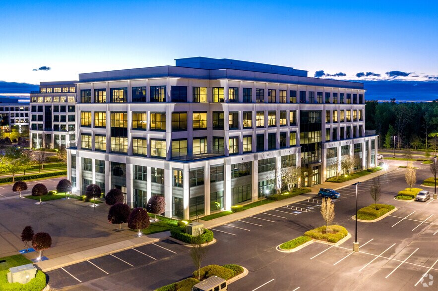 More Photos Of 3525 Whitehall Park Dr, Charlotte Office For Lease