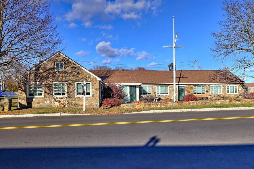 More Photos Of 506 Old Whitfield St, Guilford General Retail For Sale