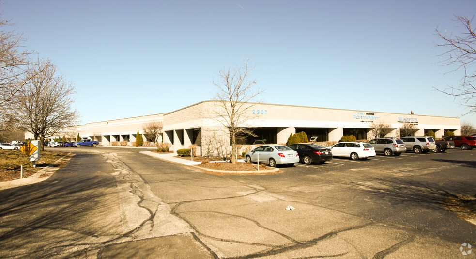 Primary Photo Of 2307 E Aurora Rd, Twinsburg Flex For Lease