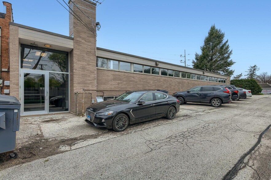 More Photos Of 1800 E Northwest Hwy, Arlington Heights Office For Lease