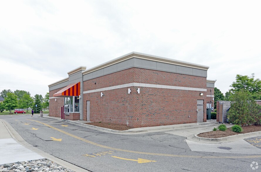 More Photos Of 43761 Schoenherr Rd, Sterling Heights Freestanding For Lease