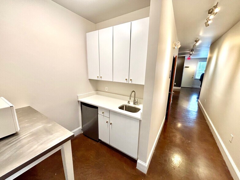 More Photos Of 727 W Hargett St, Raleigh Office Residential For Lease