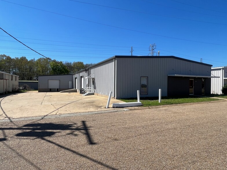 Primary Photo Of 109 E State St, Ridgeland Warehouse For Lease