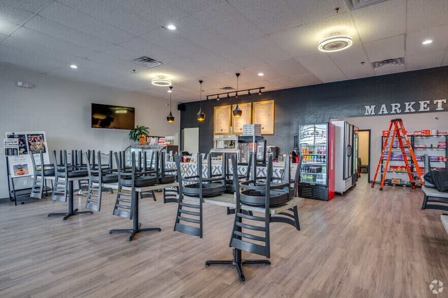 More Photos Of 21043 N Cave Creek Rd, Phoenix Storefront For Lease