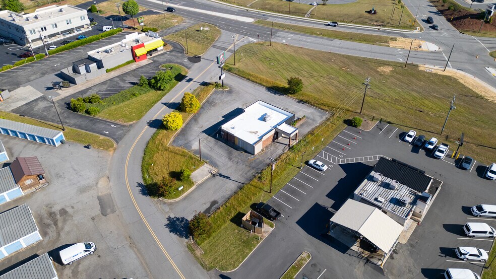 More Photos Of 1303 Curtis Bridge Rd, Wilkesboro Fast Food For Sale