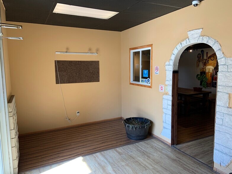 More Photos Of 311 N Broad St, Griffith Restaurant For Sale