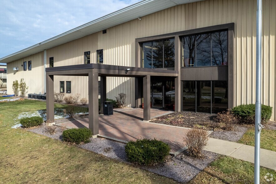 More Photos Of 500 S Division St, Waunakee Manufacturing For Lease