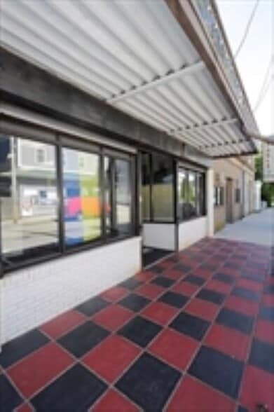 More Photos Of 246 E Main St, Fall River Drugstore For Sale