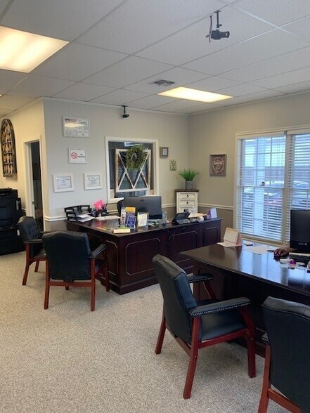 More Photos Of 9244 Florida Blvd, Baton Rouge Loft Creative Space For Lease