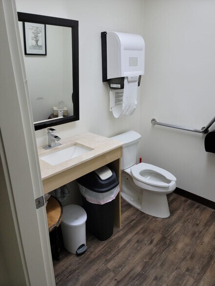 More Photos Of 14885 60 Av, Surrey Apartments For Sale