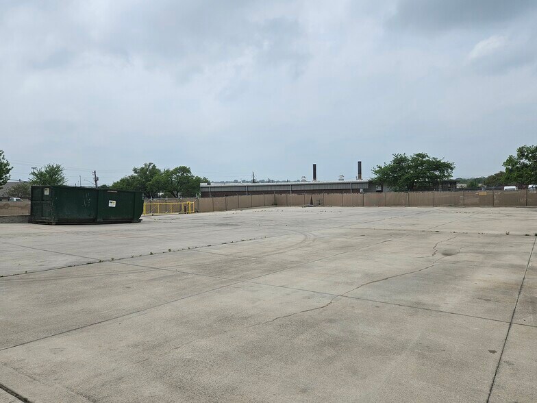 More Photos Of 1516 Ferguson Ln, Austin Light Distribution For Lease