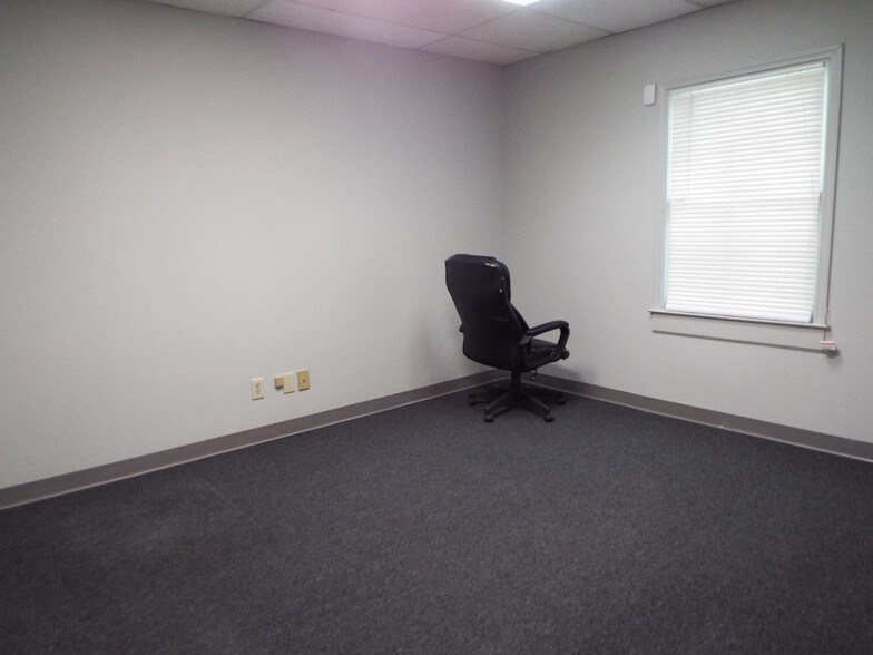 More Photos Of 1298 Rockbridge Rd, Stone Mountain Office For Sale