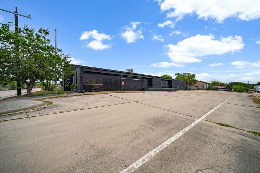 More Photos Of 7503 Harlow Dr, San Antonio Freestanding For Lease