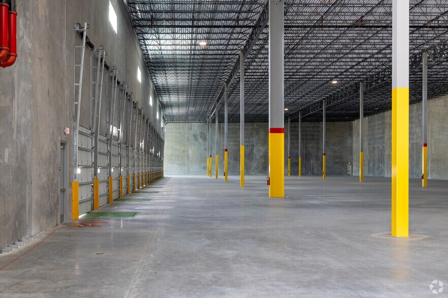 More Photos Of 2260 NW 27th Ave, Miami Refrigeration Cold Storage For Lease