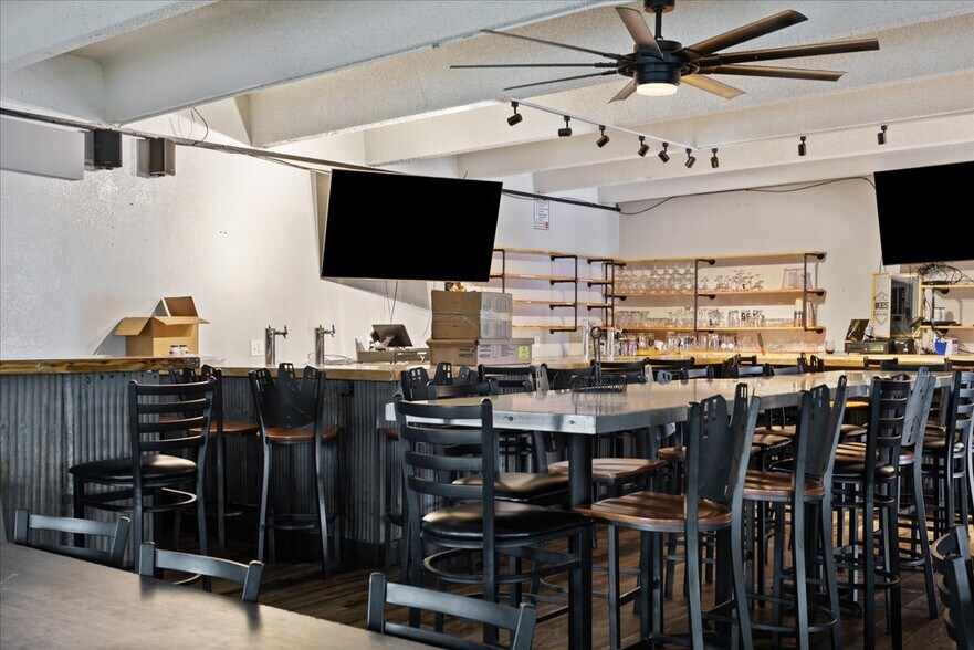 More Photos Of 122 W 6th St, Cheyenne Light Distribution For Lease