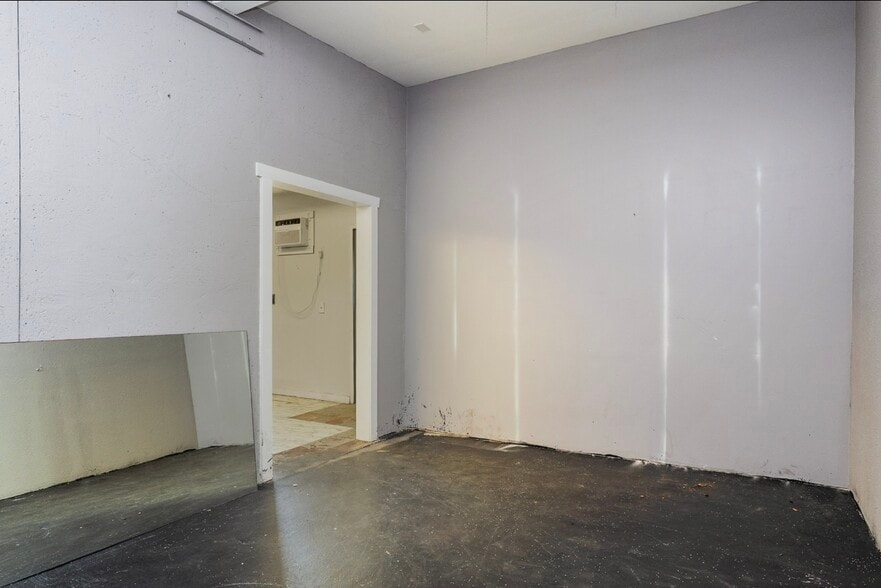 More Photos Of , San Antonio General Retail For Sale