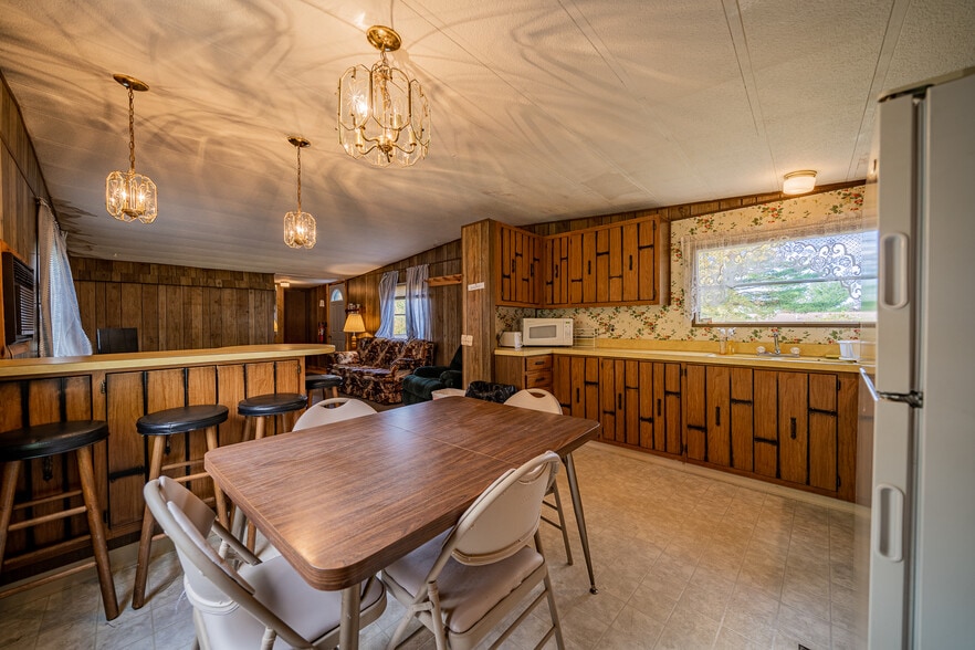 More Photos Of N10120 Parkway Rd, Crivitz Hotel For Sale