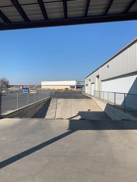 More Photos Of 5646 W Barstow Ave, Fresno Warehouse For Lease
