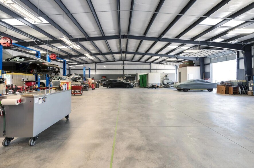 More Photos Of 20 Bellamy Pl, Stockbridge Warehouse For Sale