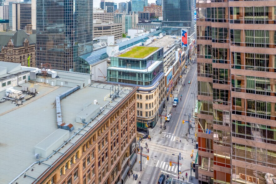 More Photos Of 2 Queen St W, Toronto Office For Lease