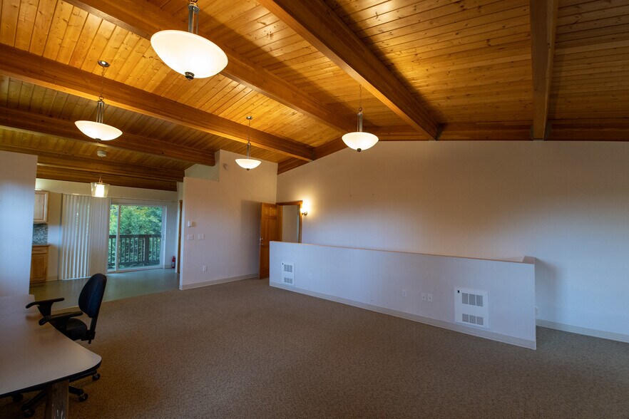 More Photos Of 8114 N Mississippi Ave, Portland Showroom For Lease