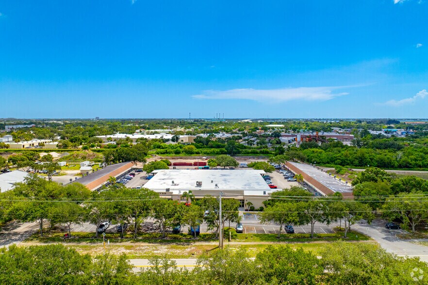 More Photos Of 1402-1472 Old Dixie Hwy, Vero Beach Storefront Retail Office For Lease