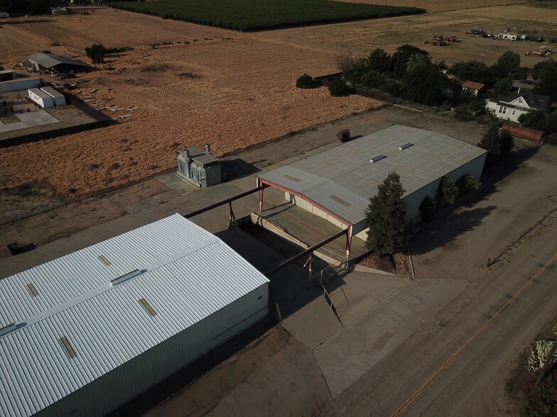 More Photos Of 43016 Road 68, Reedley Warehouse For Lease