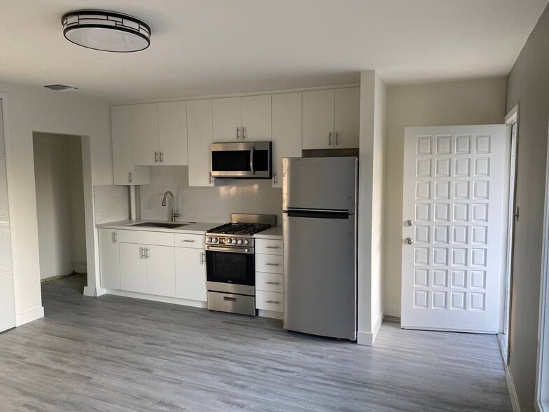 More Photos Of 405 W Broadway, Glendale Apartments For Sale