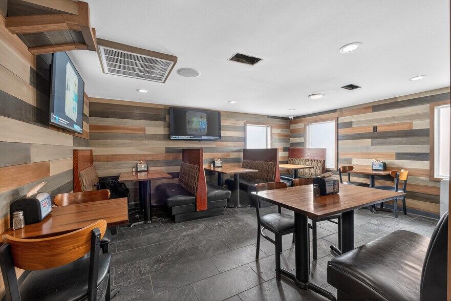 More Photos Of 8713 Gravois Rd, Saint Louis Restaurant For Lease