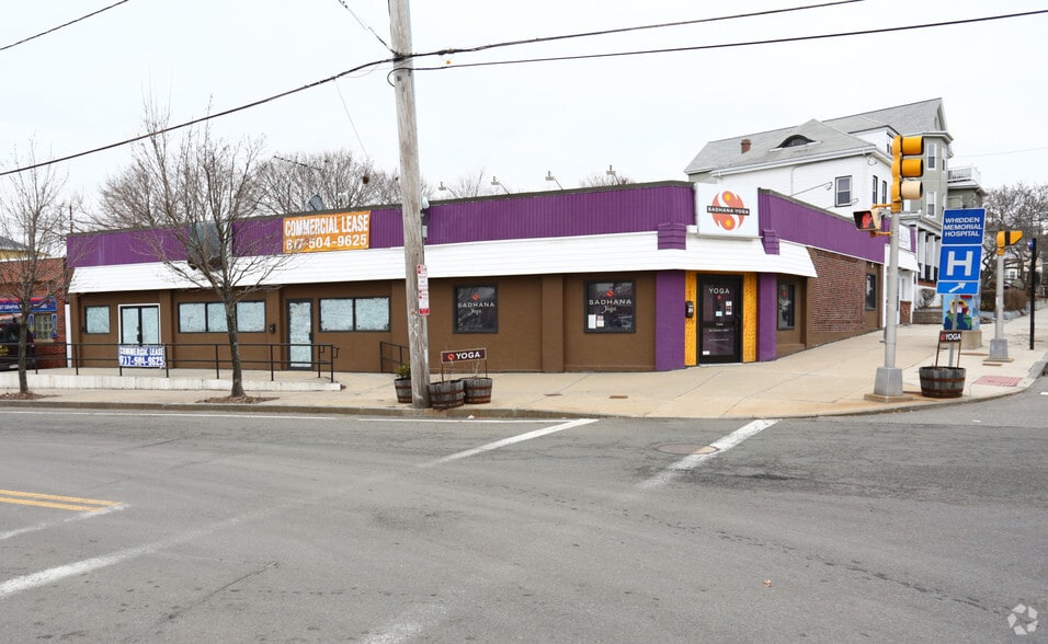 More Photos Of 322-326 Chelsea St, Everett Freestanding For Lease