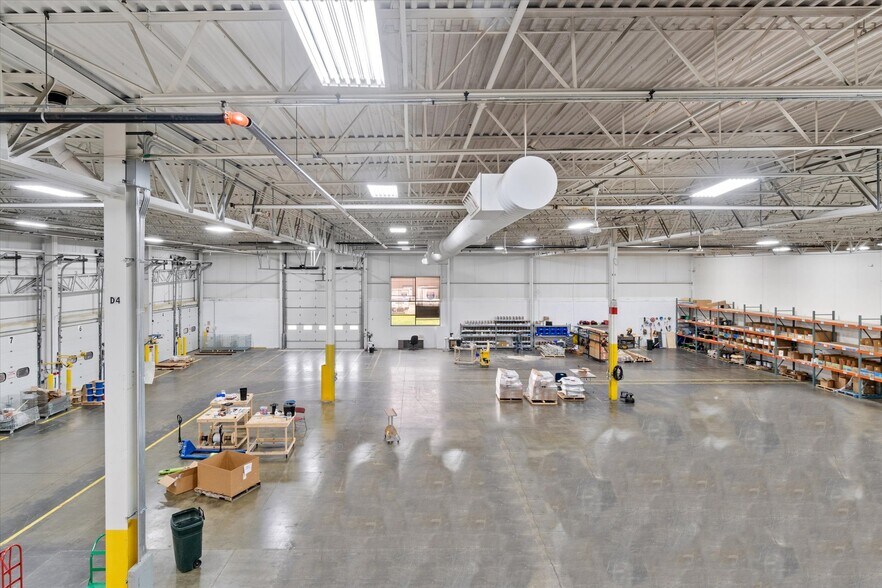 More Photos Of 2101 O'Neil Rd, Hudson Warehouse For Lease